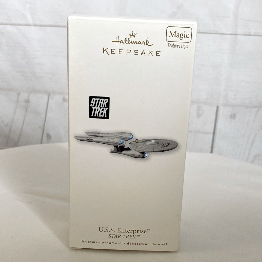 Hallmark Keepsake U.S.S. Enterprise Star Trek Magic Ornament